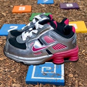 Toddle Nike Shox in Silver & Pink Size 5C